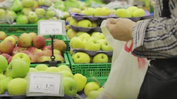 momentosera's tweet image. #Istat: a luglio #vendite ferme su mese. Quelle dei beni alimentari, su base mensile, sono in diminuzione (-0,4% in valore e -0,9% in volume), invece quelle dei beni non alimentari aumentano sia in valore sia in volume (+0,3%) buff.ly/6WKRDkZ