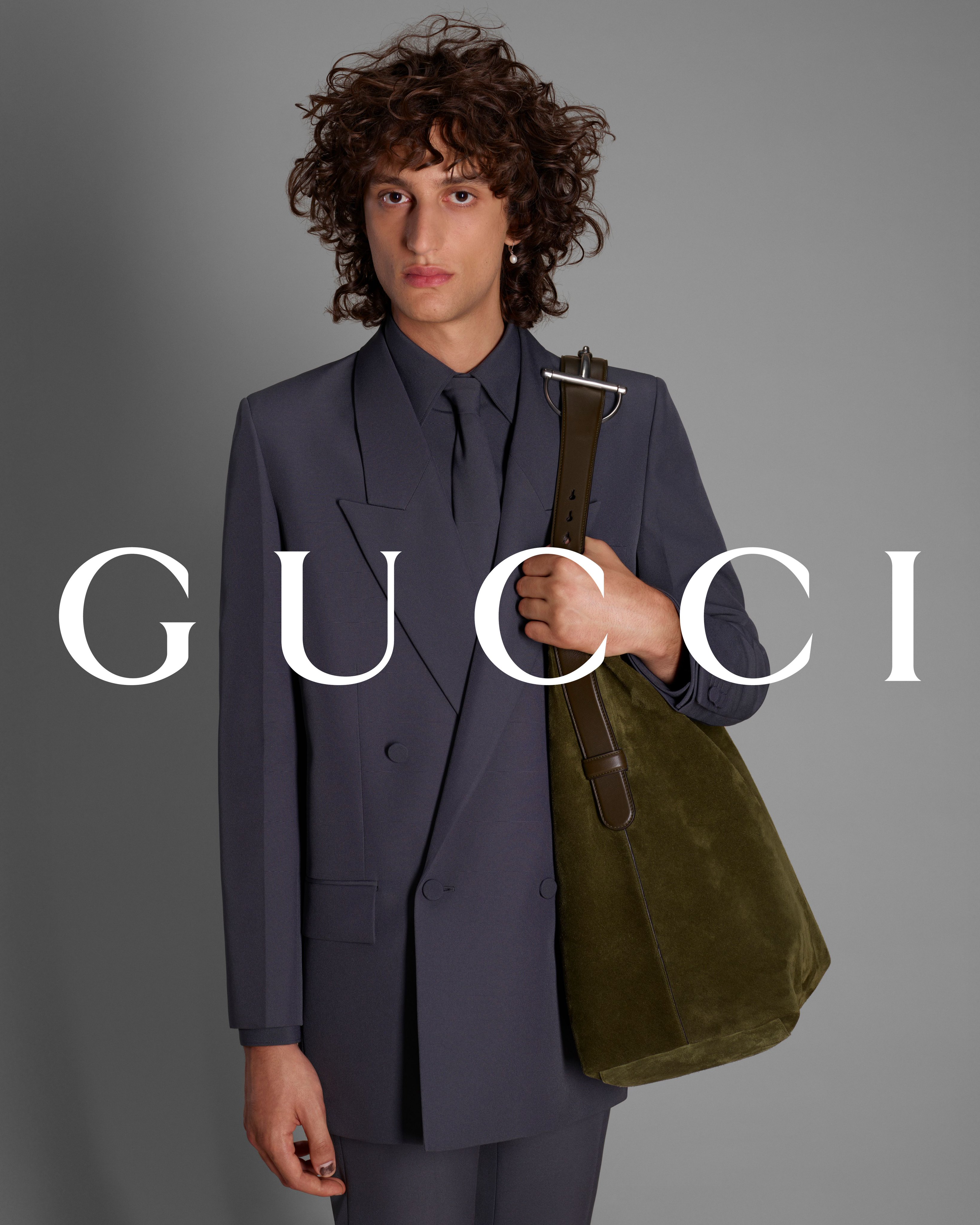 価格崩壊セール‼️定価20万円❤️GUCCI❤️グッチ❤️高級ジャケット❤️ハンガー付 GUCCI×adidas 2022SSアセテートジャケット691429Z8A2G
