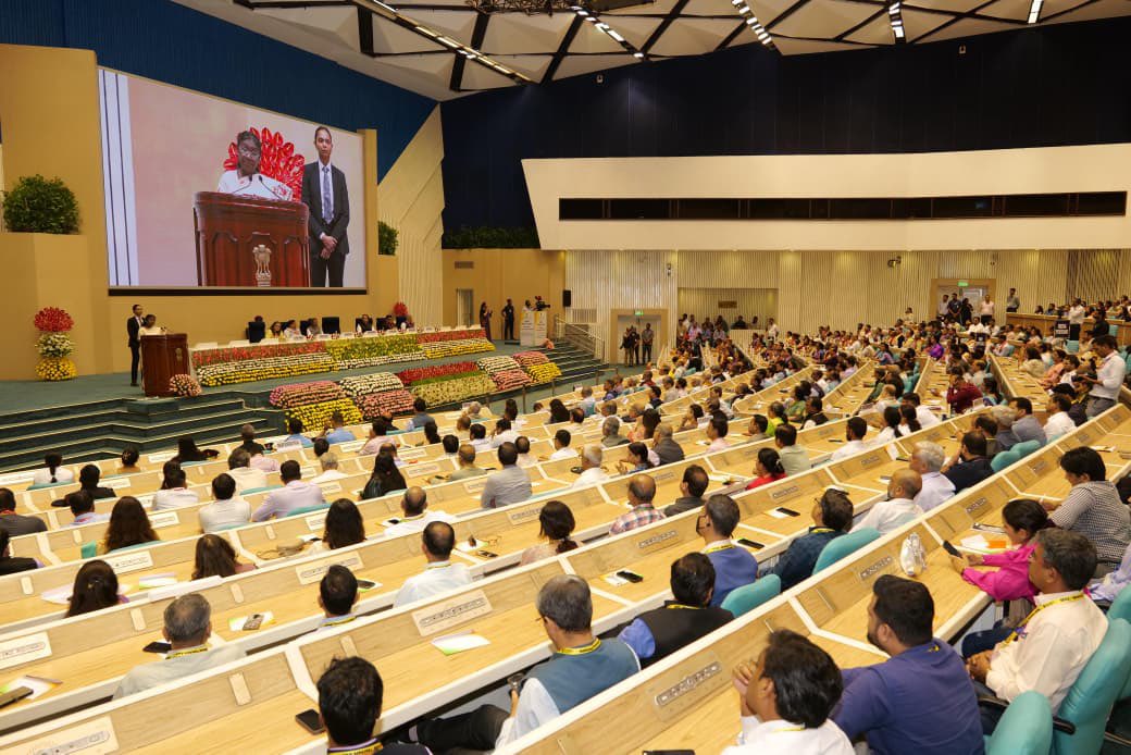 jayantrld's tweet image. #NationalTeachersAward2025 पर महामहिम राष्ट्रपति, @rashtrapatibhvn के सान्निध्य में सम्मानित शिक्षकों को नमन। 🙏
डॉ. सर्वपल्ली राधाकृष्णन और माता सावित्रीबाई फुले के आदर्श हमें सदैव प्रेरित करते हैं।
शिक्षक ही स्कूल, स्किल और उच्च शिक्षा के आधार स्तंभ हैं।
माननीय @dpradhanbjp…