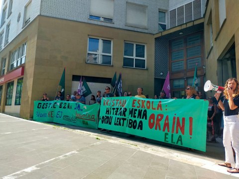 Kurtso berriarekin Gizarte Ekimeneko ikastetxe gehienetan eskola orduaren murrizketa ez dutela aplikatu egiaztatu dugu.  Honen aurrean,  bide juridikoa aktibatzeaz gain mobilizazio eta greba dinamika sustatuko ditu @ELAsindikatua|k.

Info osoa
  👇👇👇