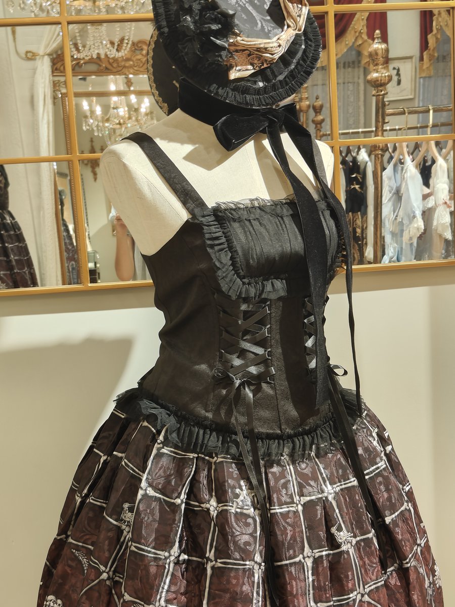 Krad_Lanrete_'s tweet photo. +Krad Lanrete Salon+
Dark Box
Kostelík Vech savtych a kostnicí
~骸骨教会~
JSK 3(Red)
商品ページに店舗コーディネート画像を追加いたしました✨️
コーデで使用したブラウスやビスチェは近日入荷予定!ぜひお楽しみください✝
https://t.co/2izUOaT85f
#DarkBox #ダークボックス #ゴスロリ #ロリータファッション