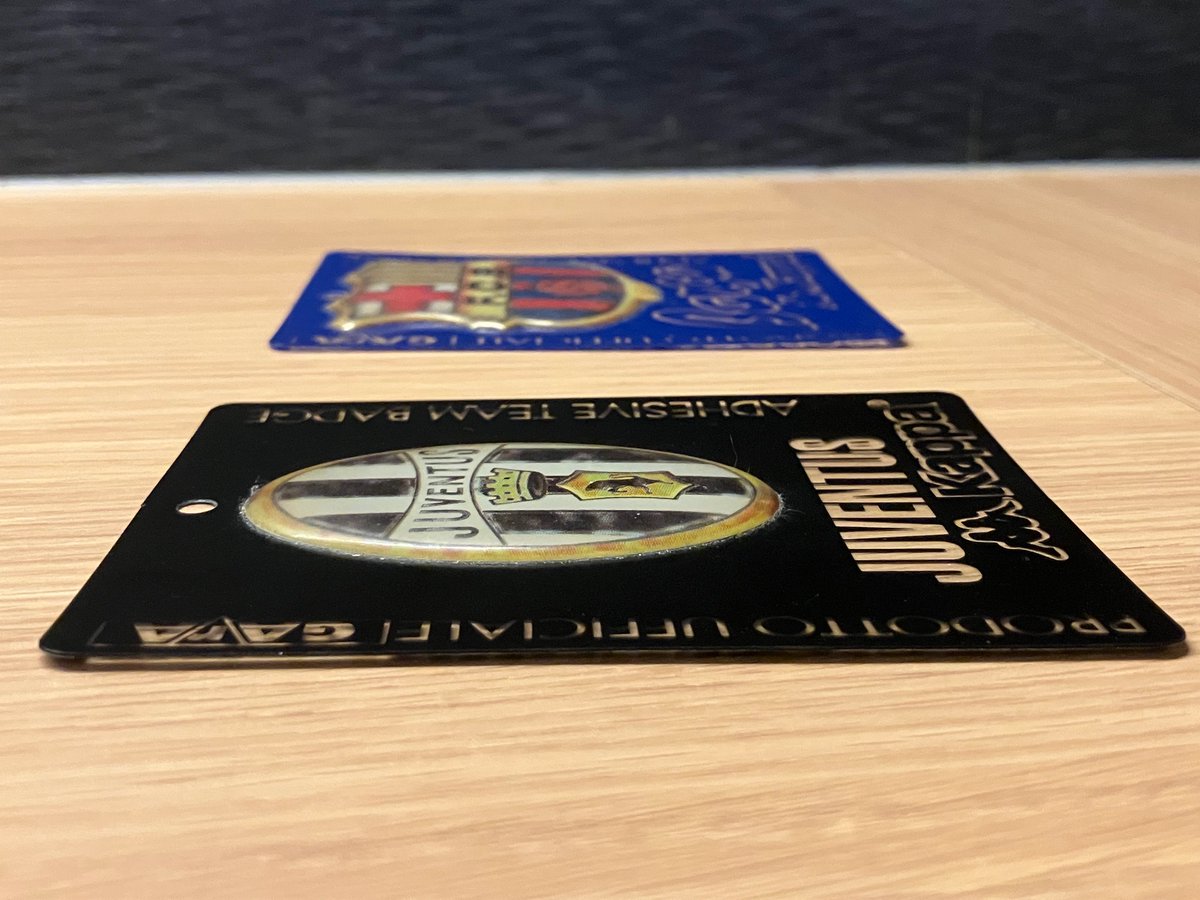 BigSizeSports's tweet photo. ⌛️●レア物新古品2枚セット●1995-1996 Kappa ユベントス＆FCバルセロナ レプリカユニフォーム添付プラスティック製メーカーパッチ 本日22:40分にオークション終了⌛️
両チームのユニフォーム購入時に添付されていたメーカーパッチです。
是非入札をお願いします😀
https://t.co/LSOvTHIx0b #kappasport https://t.co/3uzZd1hgSw