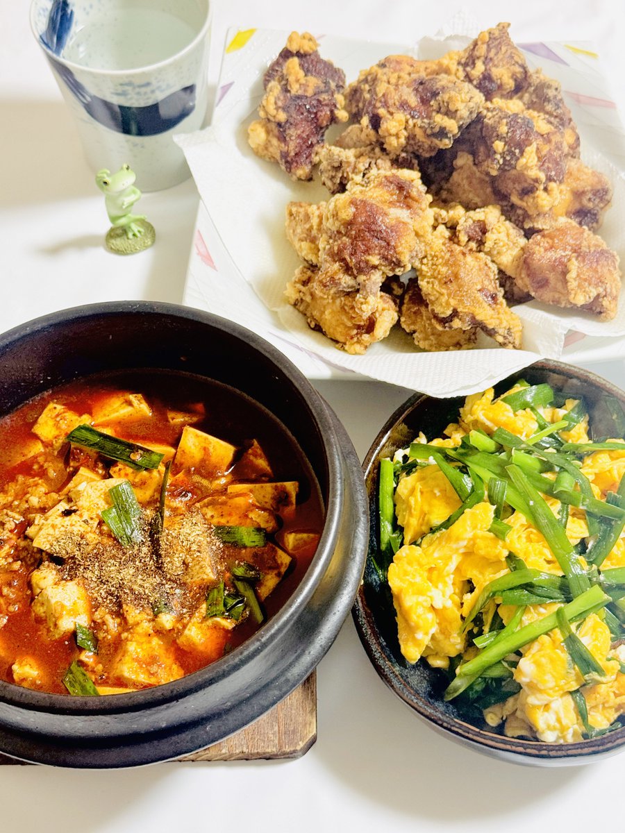 晩酌は〜😆👍✨

金曜日が終われば・・
ガハハのハ〜🍌🦍💨💨

今宵は町中華ならぬ柾中華で

🌿痺辛麻婆豆腐
🌿ニラ玉
🌿にんにく醤油漬け鶏唐

🏮🍶それではお先に失礼して
いっただきま〜す🙏