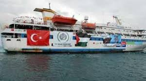 ما أشجعهم!
وما أروعهم!
أولئك الأبطال الذين احتشدوا من عشرات الدول، وركبوا البحر في أسطول بحري يشق عباب موج المتوسط، ليصل إلى شواطئ غزة.
ما أروعهم! 
فمن هو المبدع صاحب الفكرة؟
ومن هو المبادر الذي راح يجري الاتصالات؟
ومن هو المنظم الذي رتب كل التفاصيل الدقيقة
ومن هو الراعي الذي