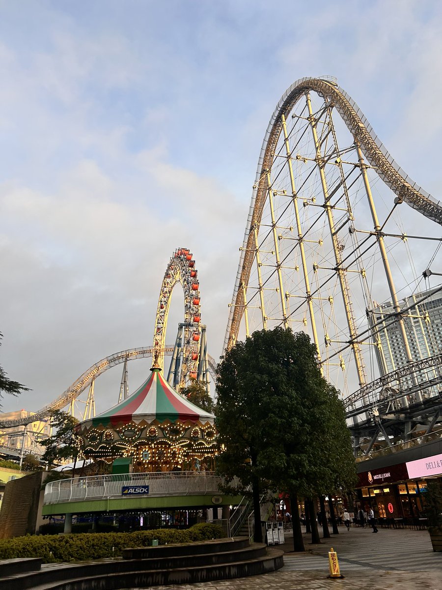 住んでるとことかあんなに雨ザーザーでTVでも散々台風とか関東警報出まくってたのに…晴れた…神サイって本物の晴れバンドや…すげえ…