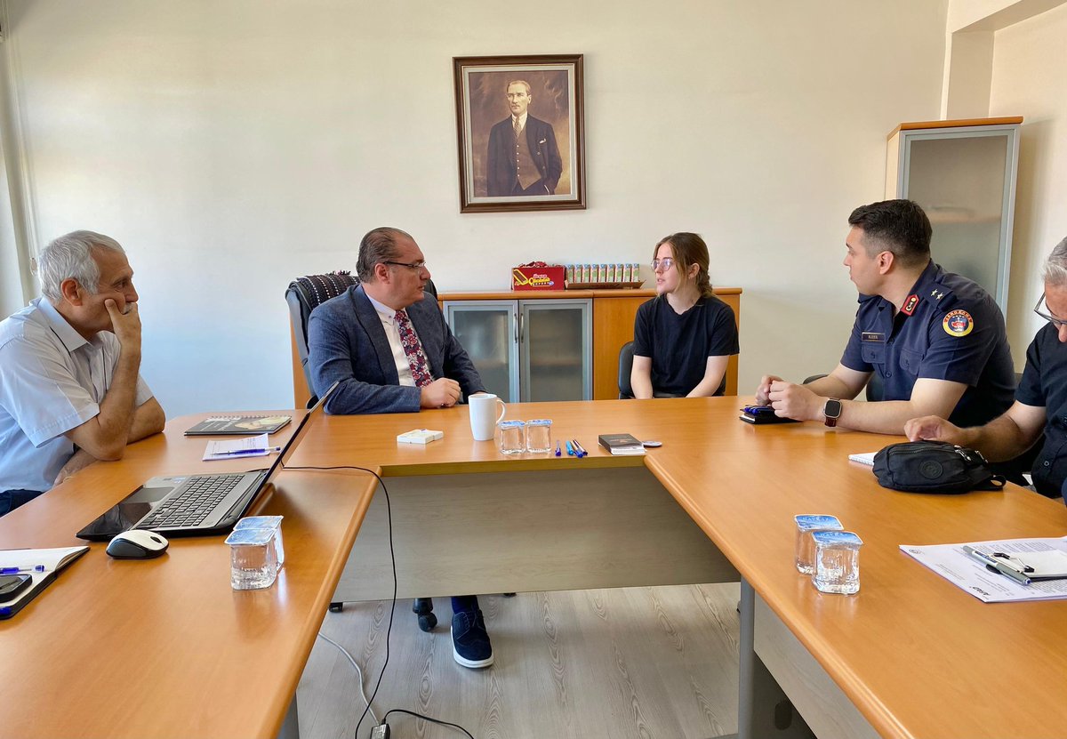 Kaymakam Ali ARIKAN Kurum Amirlerimizle birlikte halk günümüzde vatandaşlarımızla buluştu. Vatandaşlarımızın sorunlarını dinledi ve çözümü için gerekli çalışmaları yaptı.