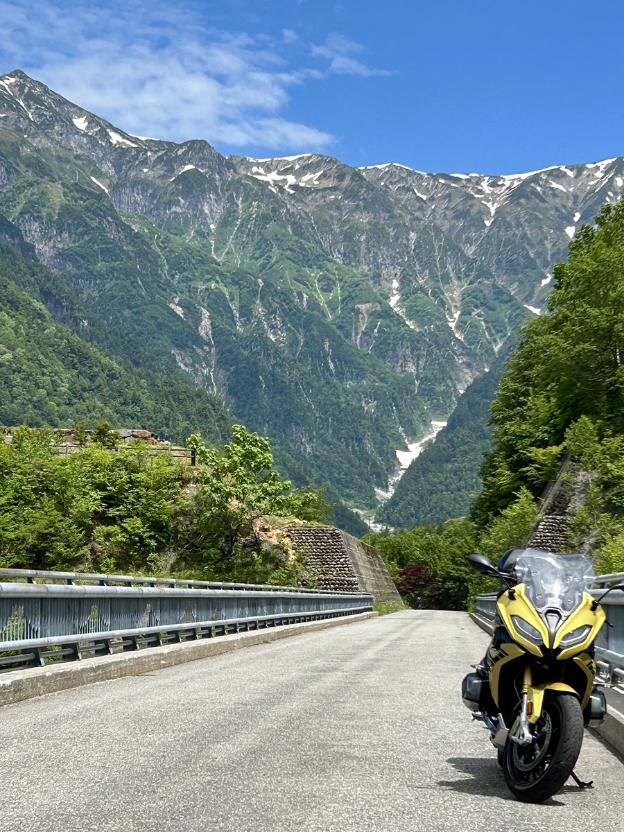 #とにかくおんなじ場所を貼ろう
みんな大好き、北アルプス大橋

家から片道約80キロ
軽く走るのに丁度良い距離🏍️
四季折々の毎回違う景色⛰️

橋しかない所ですが、ついつい行っちゃいます😅👍