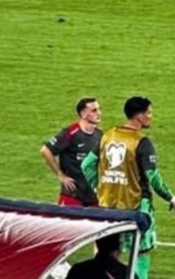iki gol attıgı mac sonunda bile barisa sevgi destek tivitlerini gören keramettin #YanındayızBarışAlper