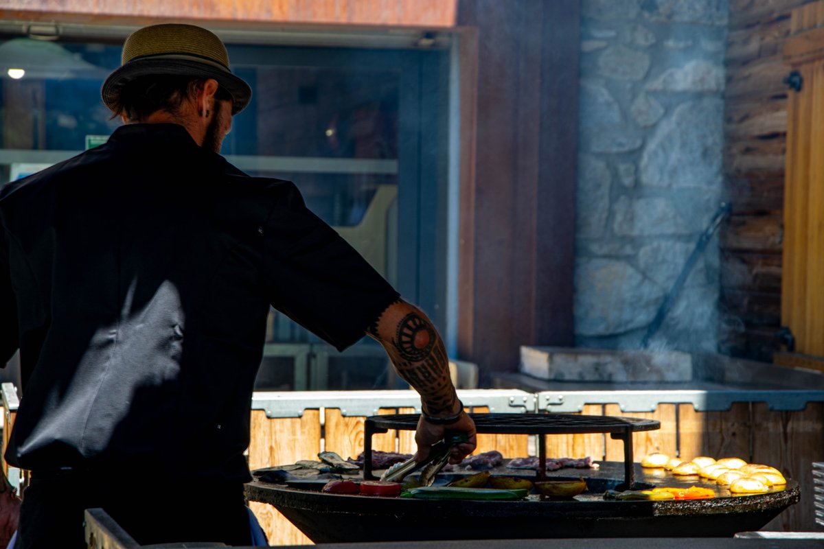 🏞️ Le refuge de l’Oule est encore ouvert jusqu’au 15 septembre !
C’est l’endroit parfait pour passer une nuit dans un cadre naturel, ou simplement profiter d’un repas d’exception sur la terrasse panoramique 🛏️🍽️
Réservation des nuitées directement ici : refugedeloule.fr