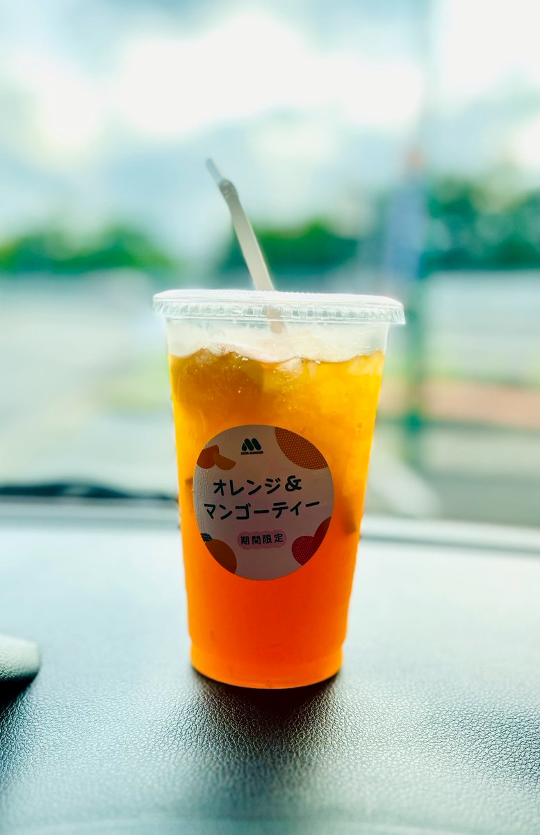 yokote151's tweet image. 横手市のモスバーガーさんが今月末で閉店と聞いて
落ち込んでいる佐藤です(´;ω;｀)

モスの ＃オレンジマンゴーティー
凄く美味しくてこの夏4杯飲みました✨
閉店しないで～💦

本日は ＃iPhoneXsMax
＃バッテリー交換 承りました
修理時間1.5時間 6,600円
リピーターのお客様でした✨ありがたや🙏