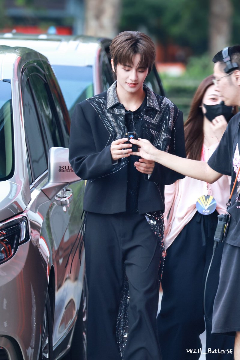 王子浩20250905
《打歌2025》
滴滴～今天是小主持人🥳
<a href="/LEV_Official_/">LE'V</a> 

#LEV #레비 #レビ 
#ワンズハオ #王子浩
#WANGZIHAO #왕즈하오