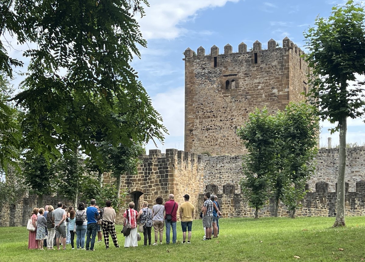 El Pobaleko Burdinola / Ferrería de El Pobal (@elpobal) on Twitter photo ✨ Muñatones Gaztelua ezagutzeko udako azken bisitak✨
📅 Irailak 7, igandea🕥10:30 eta 12:30
***
✨Últimas visitas de verano para descubrir el Castillo de Muñatones ✨
📅 Domingo 7 de septiembre🕥10:30 h y 12:30 h
<a href="/Bizkaia/">Bizkaiko Foru Aldundia/Diputación Foral de Bizkaia</a> <a href="/BizkaiaKultura/">BizkaiaKultura</a> <a href="/OndareaBizkaia/">Ondarea Bizkaia</a> ✨ Muñatones Gaztelua ezagutzeko udako azken bisitak✨
📅 Irailak 7, igandea🕥10:30 eta 12:30
***
✨Últimas visitas de verano para descubrir el Castillo de Muñatones ✨
📅 Domingo 7 de septiembre🕥10:30 h y 12:30 h
<a href="/Bizkaia/">Bizkaiko Foru Aldundia/Diputación Foral de Bizkaia</a> <a href="/BizkaiaKultura/">BizkaiaKultura</a> <a href="/OndareaBizkaia/">Ondarea Bizkaia</a>