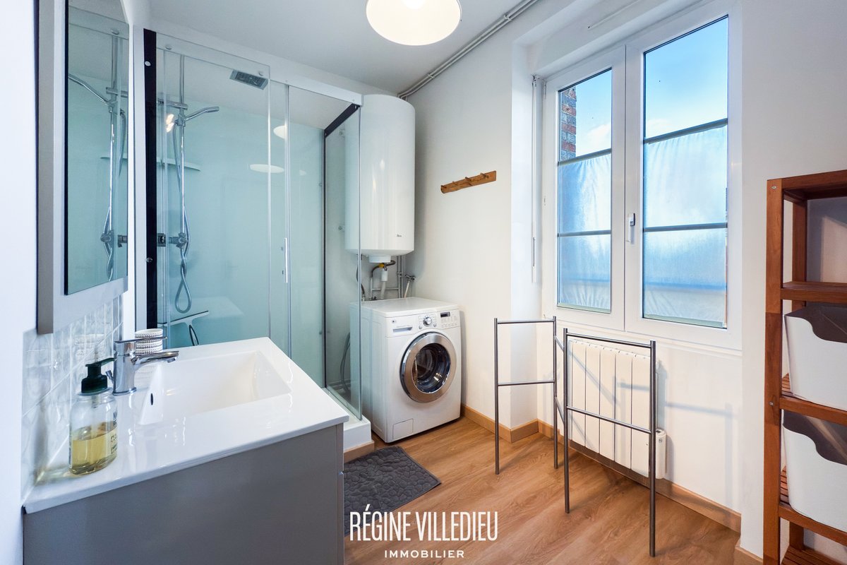 ✨À louer à #Équeurdreville-Hainneville ! Appartement T3 meublé en duplex de 72 m², idéalement situé en centre-ville, proche de toutes les commodités.
𝗟'𝗮𝗻𝗻𝗼𝗻𝗰𝗲 👉 t.ly/SORLV
𝗜𝗻𝗳𝗼𝘀 &amp; 𝘃𝗶𝘀𝗶𝘁𝗲𝘀 📲 06.30.20.25.21 ou contact@reginevilledieu.com