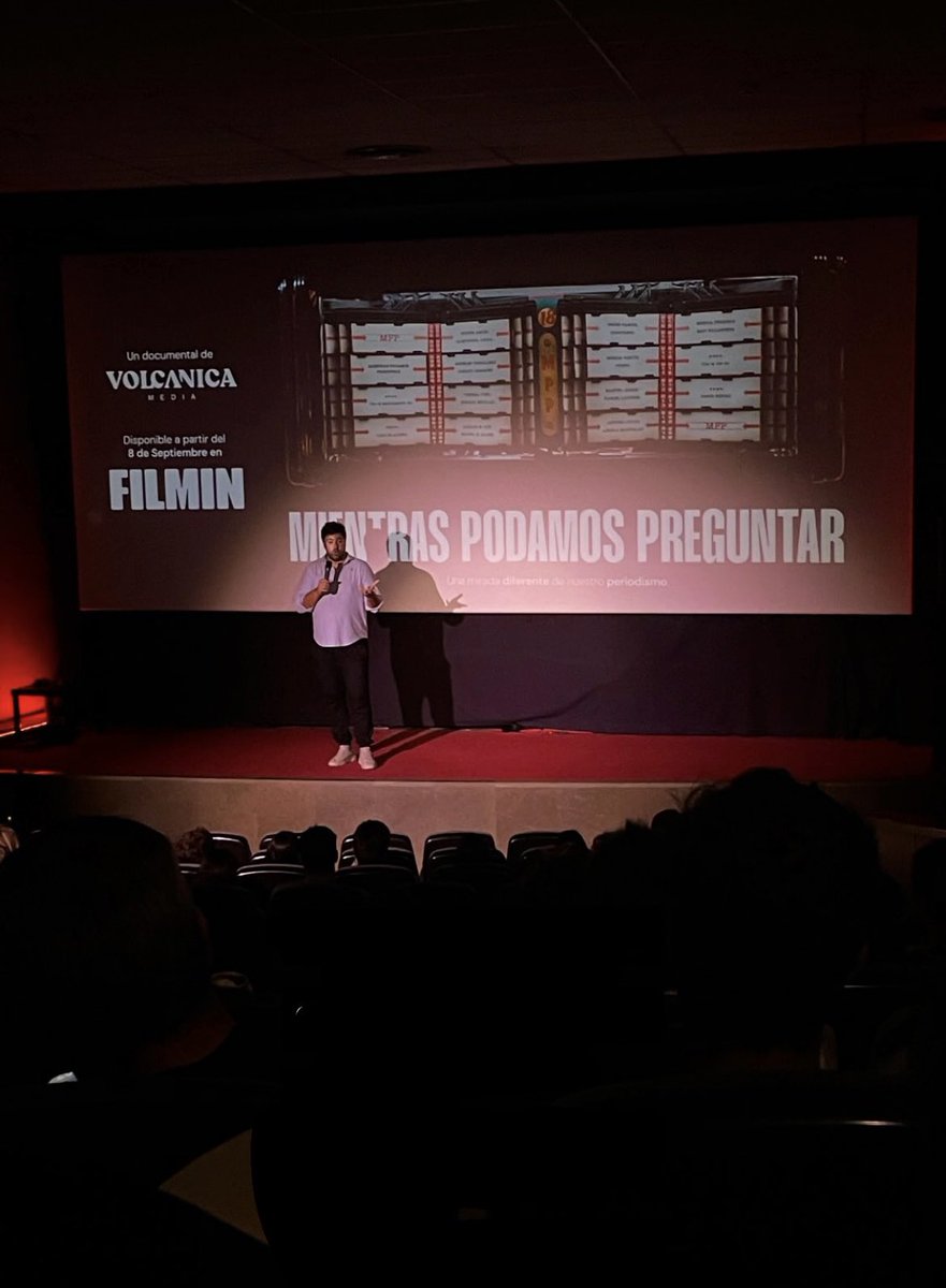 Feliz con la acogida que tuvo ayer el preestreno de nuestro último documental. 

Un lujo poder presentarlo en el Palacio de la Prensa con la presencia de protagonistas, prensa, equipo y amigos. Este lunes 8, en <a href="/Filmin/">Filmin</a> 

#MientrasPodamosPreguntar