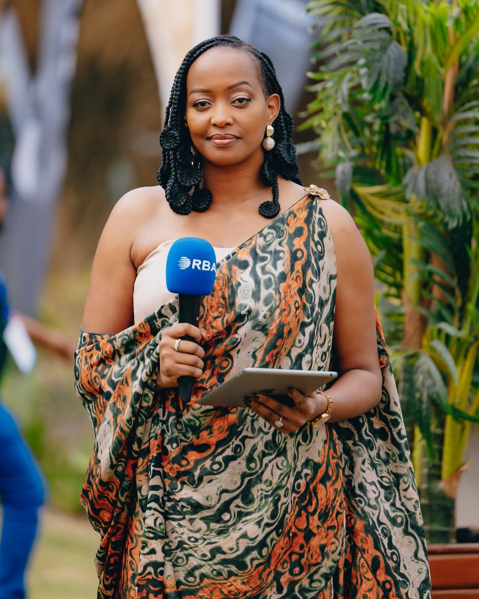 Ibirori byo #KwitaIzina20 biri gutambuka imbonankubone ku bitangazamakuru bya RBA no ku mbuga nkoranyambaga.

Abantu batabashije kugera mu Kinigi bashobora gukurikira RTV cyangwa Radio Rwanda.

Ni mu gihe abari mu mahanga badukurikira bakoresheje uburyo bw'ikoranabuhanga, haba