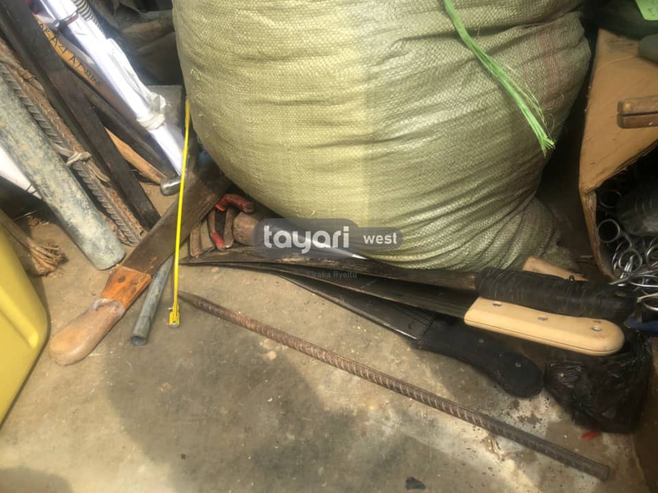 Rwizi Region Police spokesperson SP  <a href="/RwijaeSamson/">Samson Kasasira</a> has confirmed the arrest of 38 people in connection with recent insecurities in Mbarara City. Among them are 13 suspects from Mbarara operating in Greater Bushenyi, Greater Kigezi, and Greater Masaka. 

📸: <a href="/suethereporter/">Sue Lisa</a>