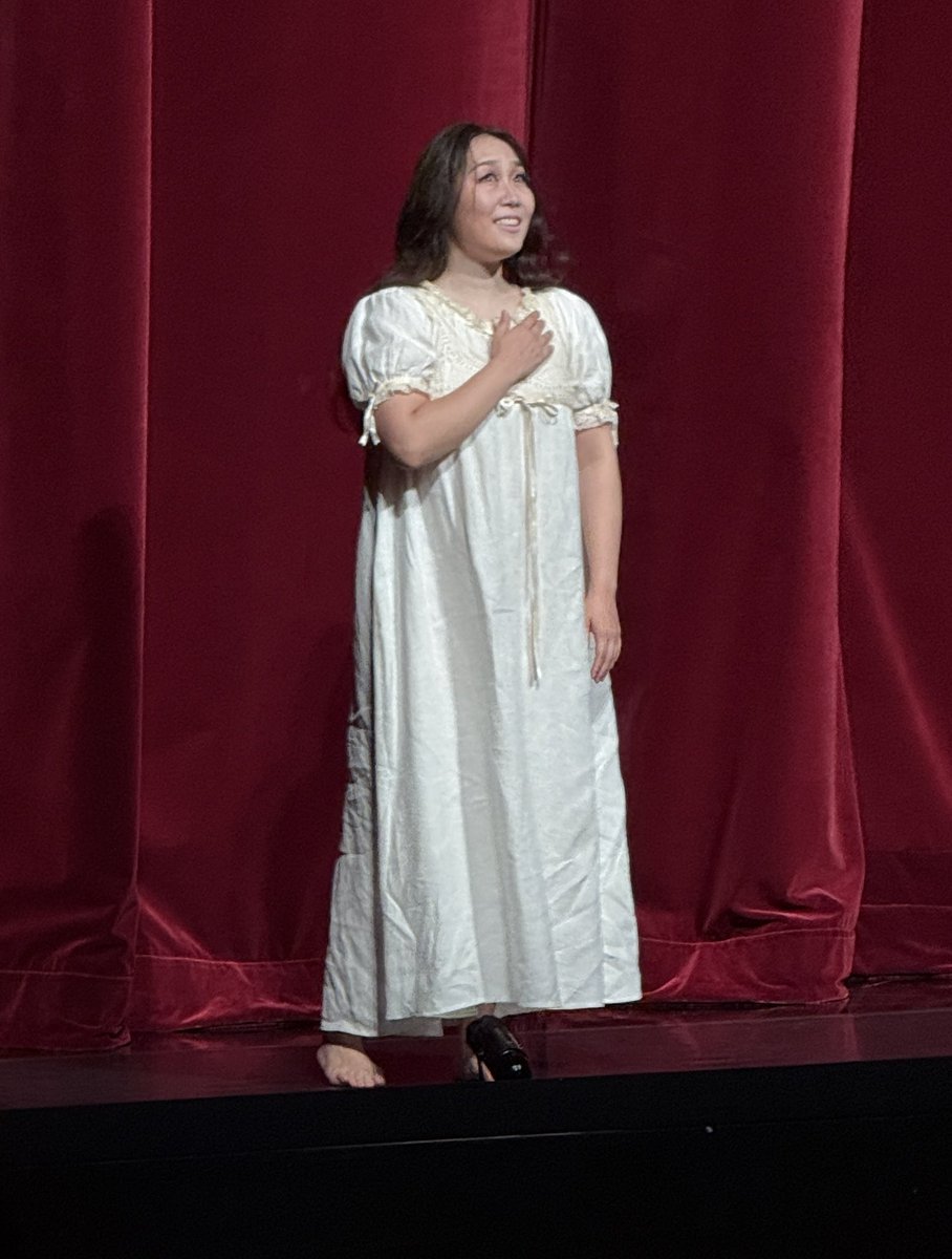 藤原歌劇団公演「ラ•トラヴィアータ」@初台オペラパレス。素晴らしい上演だった。私がこれまで観た「椿姫」の中でも、有数のレベルだ。日本人のみによる上演で、ここまでの達成を見ることが出来るとは驚きである。
今日は一推しのソプラノ、迫田美帆のヴィオレッタを観ることが主目的だったのだが、→