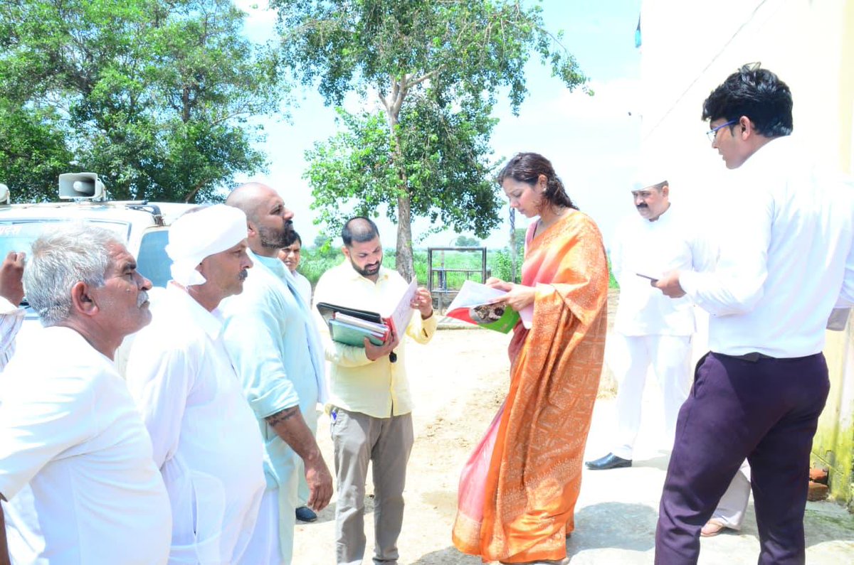 BagpatDm's tweet photo. आज छपरौली विकास खंड के काकोर कलां गांव में यमुना नदी के तटवर्ती क्षेत्र का निरीक्षण कर बाढ़ प्रभावित क्षेत्र का जायजा लिया एवं संबंधित को आवश्यक दिशा-निर्देश दिए। #Inspection #Chhaprauli https://t.co/d6QicCNoWq