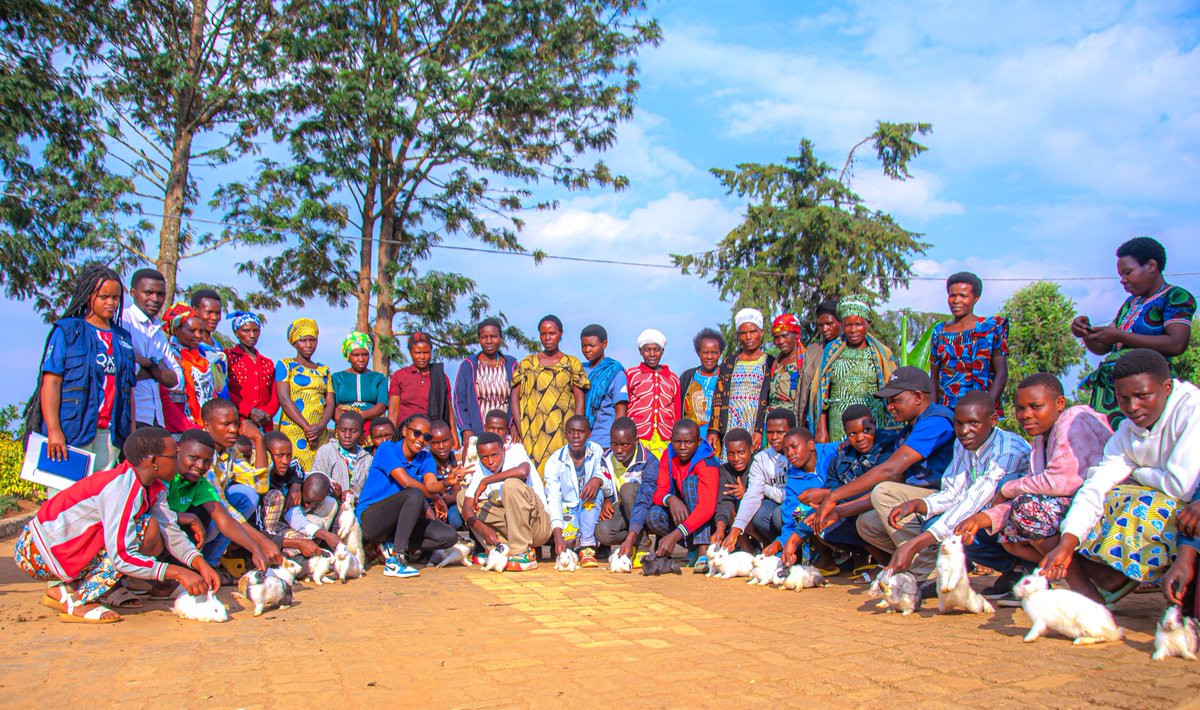 rdi_org's tweet photo. Teaming up with @goldyouth, we're empowering young people in #Gicumbi District, #Rwanda! 🇷🇼
Our partnership provides rural youth with essential skills in entrepreneurship etc.. . We're also helping them start their own rabbit businesses for a quick source of income. 🐇
#Youth https://t.co/KOruP4WZu3