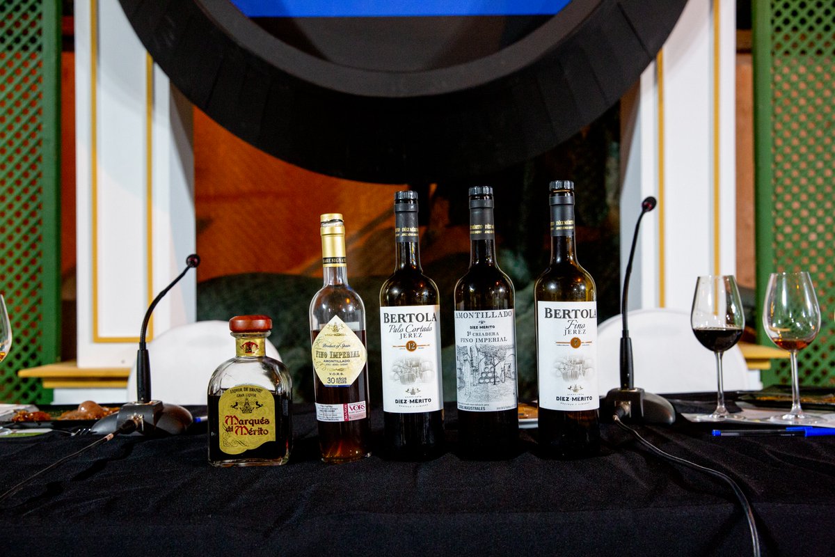 Gracias a todos los que nos acompañaron por su complicidad y disfrute.  Noche redonda.
Bajo la casi luna llena, recordamos por qué merece la pena brindar y compartir.

¿Estuviste?, ¿Nos cuentas tu experiencia?.

#DiezMérito #Jerez #MomentosÚnicos #catasmagistrales