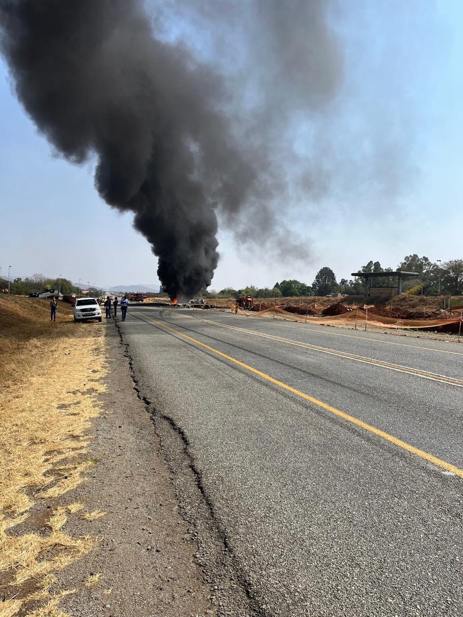 BREAKING:  Motorists travelling between Rustenburg and Pretoria are informed that N4 is completely closed. This follows an accident involving a truck carrying fuel and a cash in transit van which both burst into flames. Four lives have so far been lost in an accident just outside