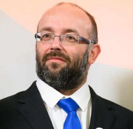 Stacilo_'s tweet photo. „Kapitalisti sami nám prodají provaz, na kterém je my pověsíme.“ 💪💪💪 https://t.co/zoh4oqrWiB