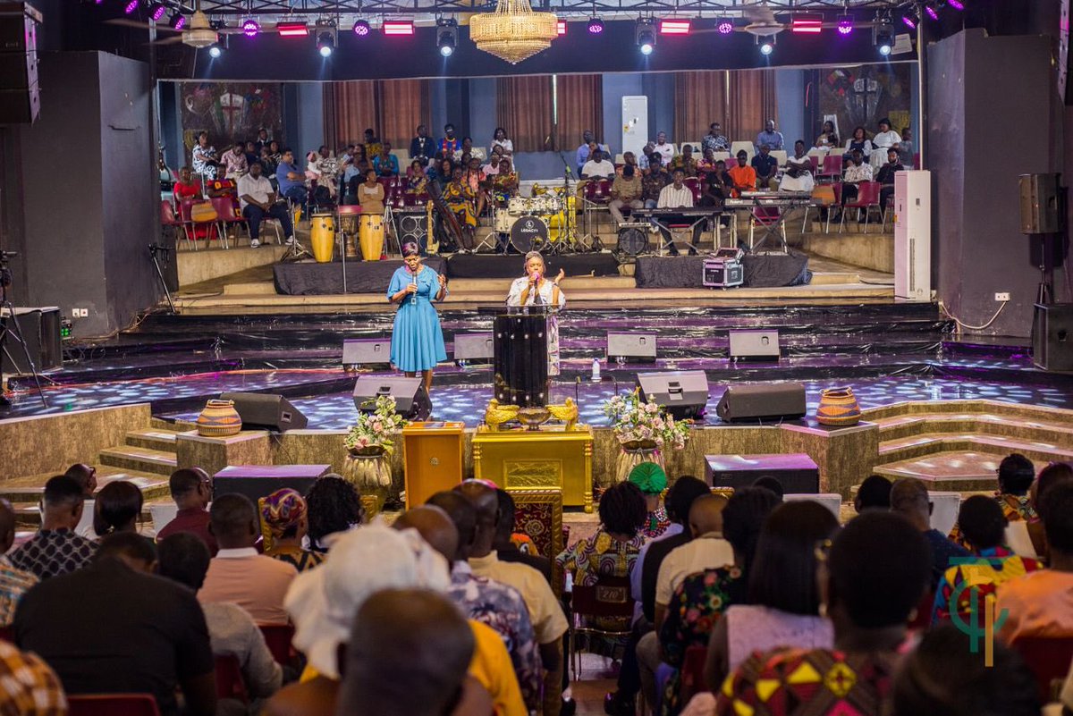 FamilyChapelHQ's tweet photo. SUNDAY SERVICE at Family Chapel International 

Guest Speaker: Roxanne Worden https://t.co/EBIym3WqqI
