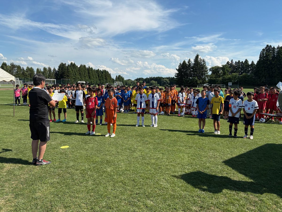 Ifbc028's tweet photo. 岩手県サッカー協会では、地元サッカー普及のため「市町村サッカー協会の活性化事業」を支援します。花巻市サッカー協会「はなまきジュニアサッカーキャンプ」の取り組みを紹介します。7/19〜20花巻市スポーツキャンプむらで、県内外の16の少年チームが参加。来年以降もさらに魅力のある大会にします。 https://t.co/TjKQuAr5Mn