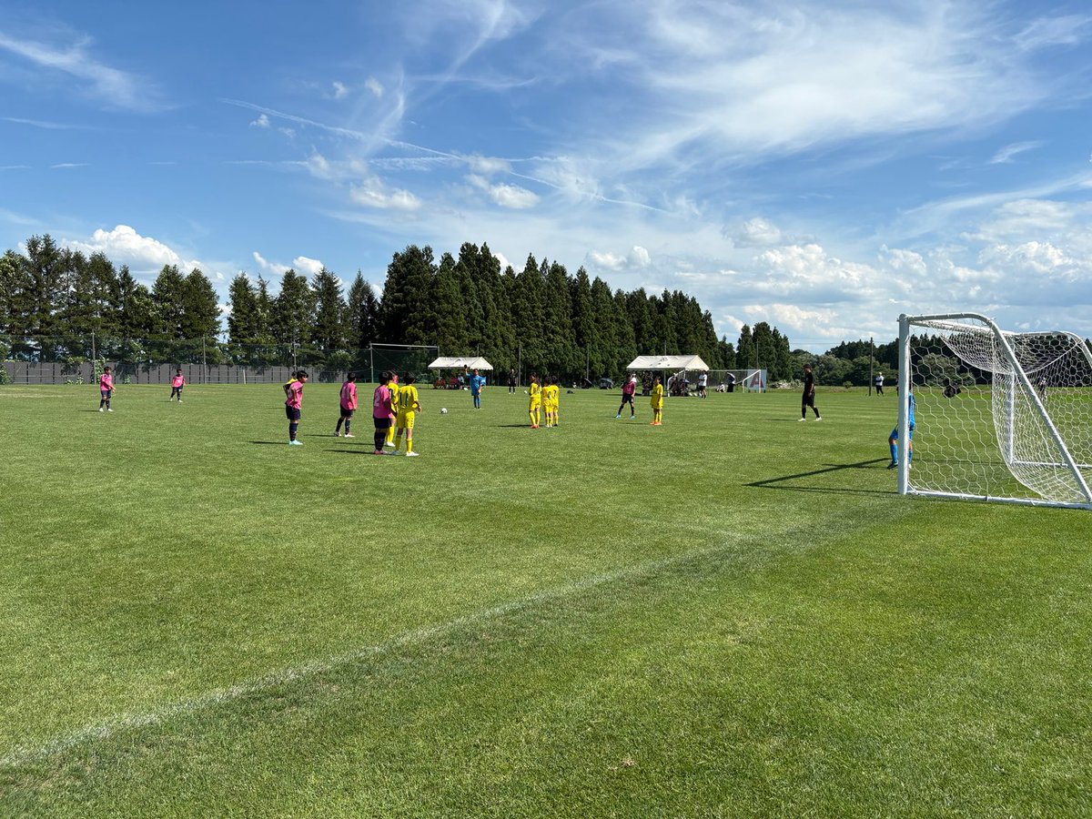 Ifbc028's tweet photo. 岩手県サッカー協会では、地元サッカー普及のため「市町村サッカー協会の活性化事業」を支援します。花巻市サッカー協会「はなまきジュニアサッカーキャンプ」の取り組みを紹介します。7/19〜20花巻市スポーツキャンプむらで、県内外の16の少年チームが参加。来年以降もさらに魅力のある大会にします。 https://t.co/TjKQuAr5Mn