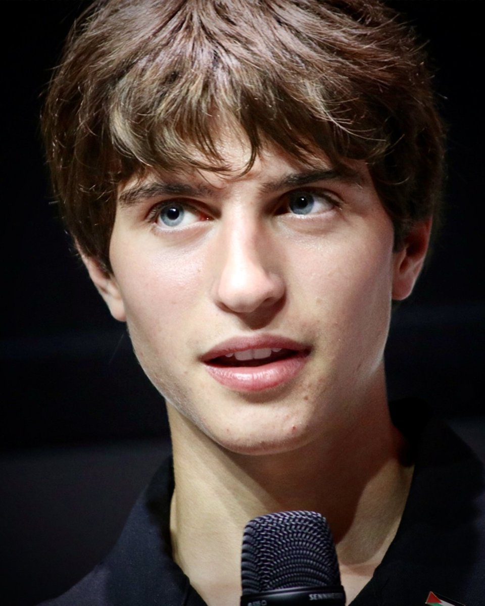 Queer Lion tweet media