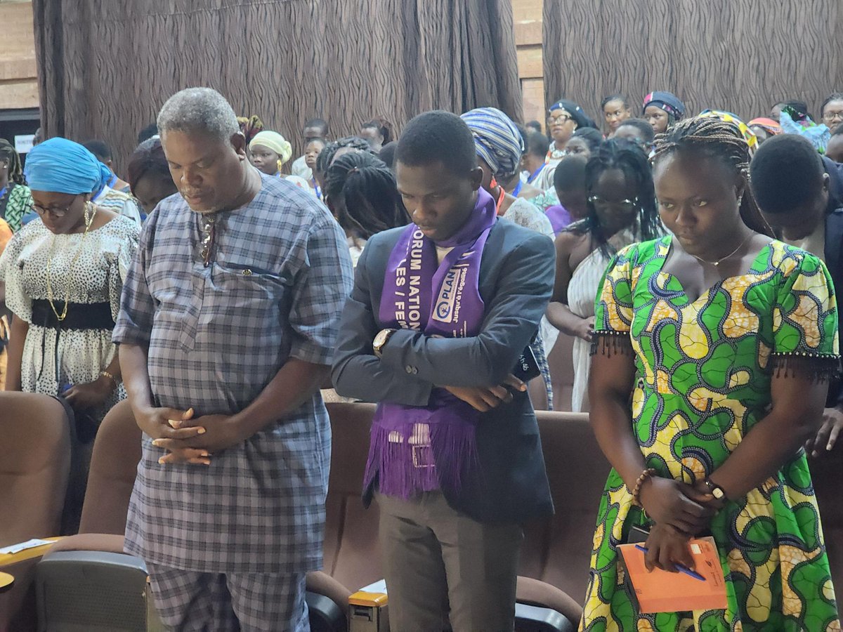 Une minute de silence a été observée en mémoire de Doborah Fayewa, ancienne présidente du Youth Panel Kara, rappelée à Dieu il y a 2 ans jour pour jour. Son engagement pour les jeunes et les filles continue d’inspirer. #ForumJeunesFilles #Souvenir #FNJF2025