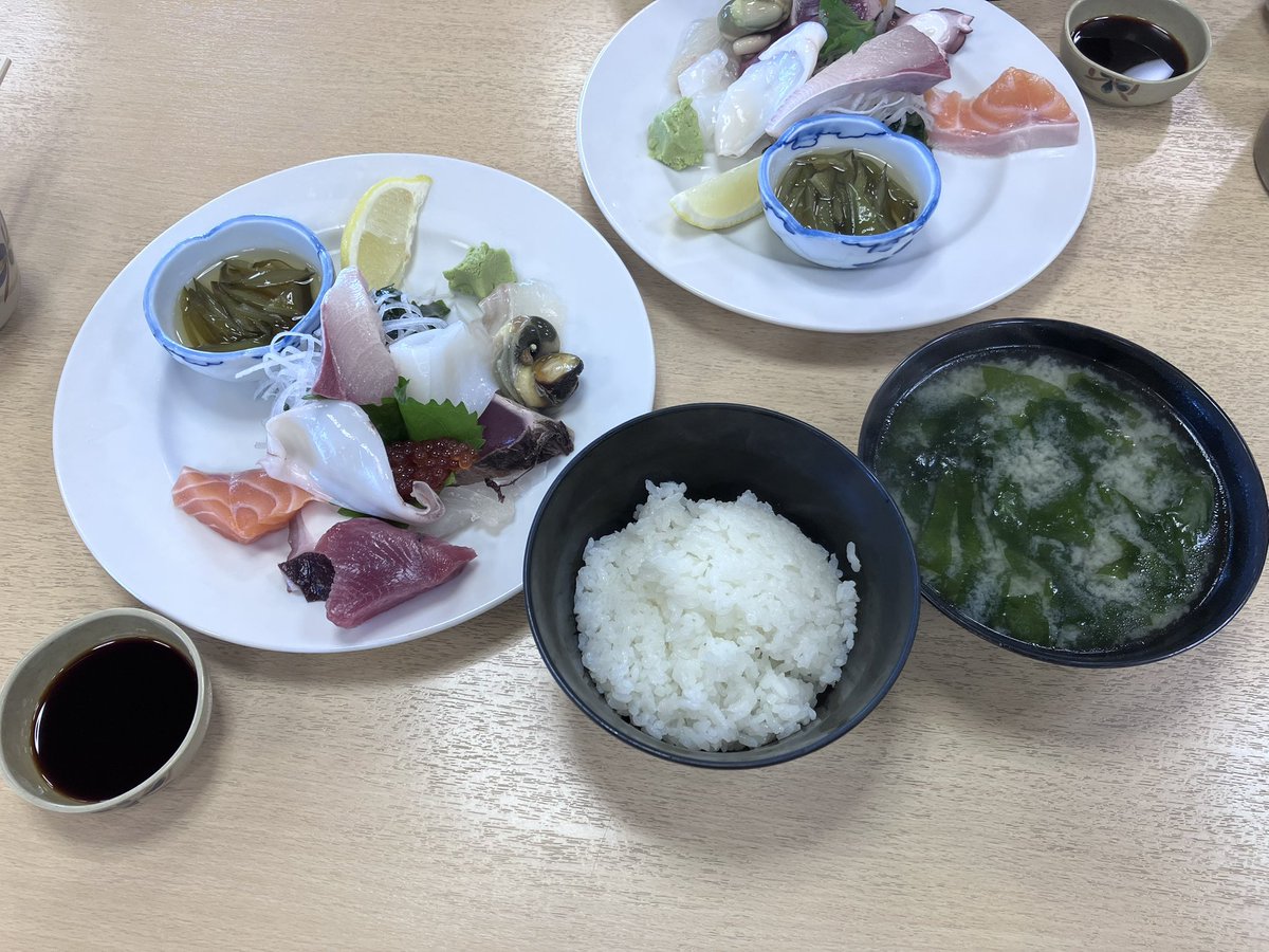 Buttonya_Coffee's tweet photo. 火曜、水曜と経営者仲間と夫婦13人で淡路島���徳島へと小旅行。
ちょこちょこ集まり飲み会などしてますが、去年から年一で旅行に行くようになりました🤭
年齢もバラバラ仕事もバラバラですが水玉風船を子供のように投げ合える仲間たち👍
#淡路島 #徳島 #小旅行 #びんび屋 https://t.co/ZD2GCQegKg