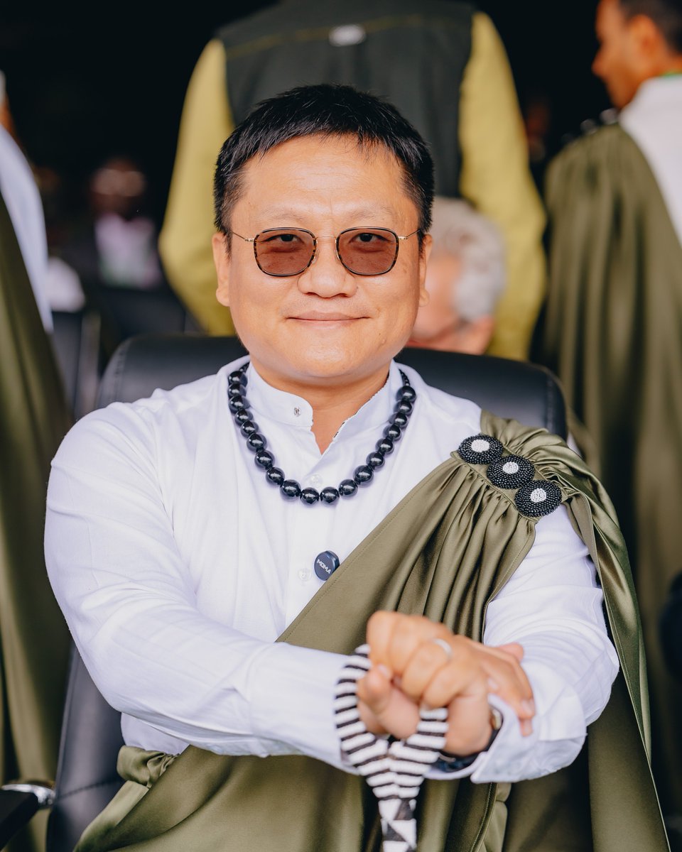 Abagiye kwita amazina abana b'Ingagi bamaze kugera mu Kinigi, ahari kubera ibirori byo #KwitaIzina20.

Ni abarimo Professor Senait Fisseha, Sang-Hyup Kim, David Marriot, Dr. Yin Ye, Umuhanzikazi Yemi Aladen’abandi baturutse hirya no hino ku Isi. #RBAAmakuru