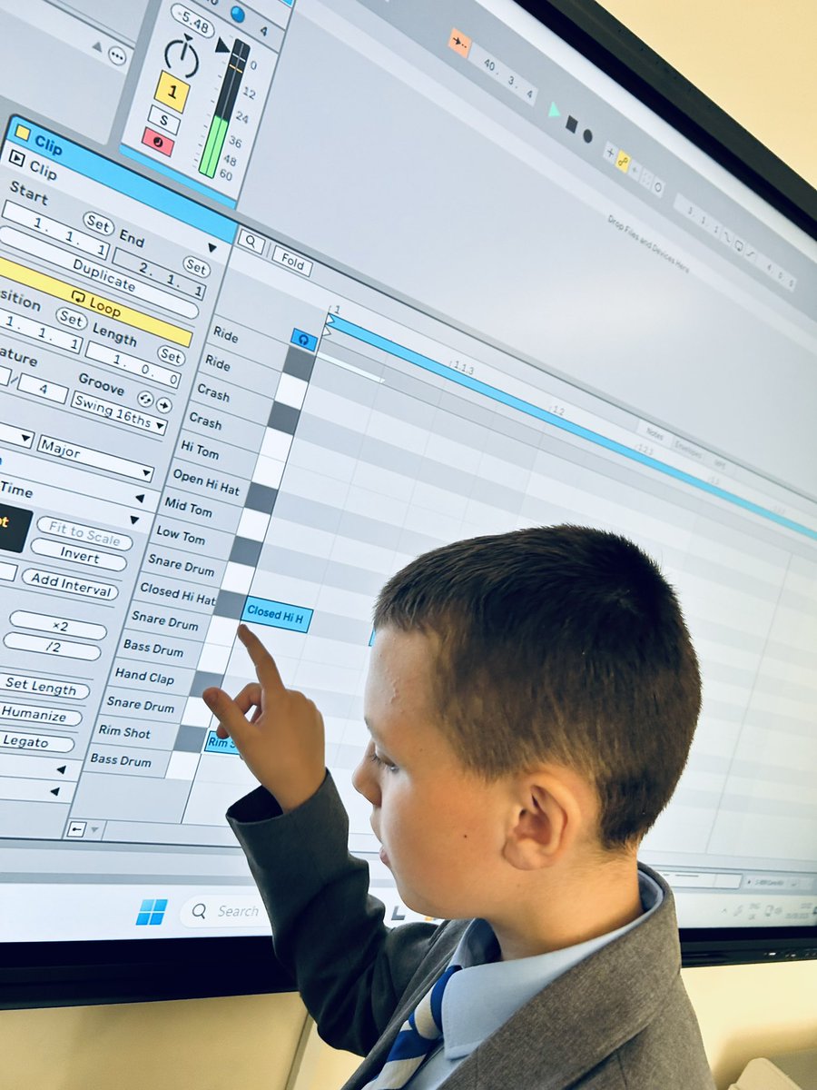 In music production we’ve been exploring our brand new interactive screens and putting them to the test with our new DAWs 🎶🎹
