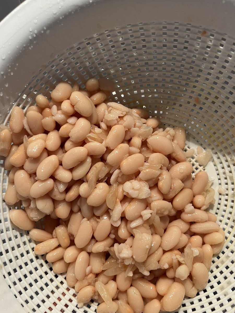 bayonc4's tweet photo. Siempre e confiado mis comidas con legumbres a @LegumbresLuengo pero esta última vez me parece que no está a la altura 3 botes con alubias de muy pequeño tamaño y trozos demasiado pequeños que estropean mi guiso… se puede ver de lo que hablo https://t.co/MfGzJVBxjm