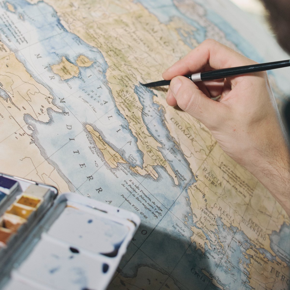 Globe Maker and Artist Leonardo Frigo brings history to life through meticulous craftsmanship and poetic detail, where each piece is shaped by patience, symbolism and imagination.

Read the full interview at lucafaloni.com/lf-journal/in-…

#LucaFaloni #LucaFaloniFallWinter #LFMoments