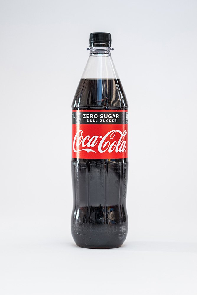 Lukassakul55's tweet photo. @suesskatzi Ich verstehe es nicht... Warum kauft man sich als sog Diabetiker "Coke Zero", die nach "Coca Cola" schmecken, wenn man doch jegliche Form von Zucker etc ablehnt? Warum nennt man es nicht zB "gefärbtes Wasser mit Coca Cola Geschmack"? 🤔 https://t.co/C7ZOcLhmwK