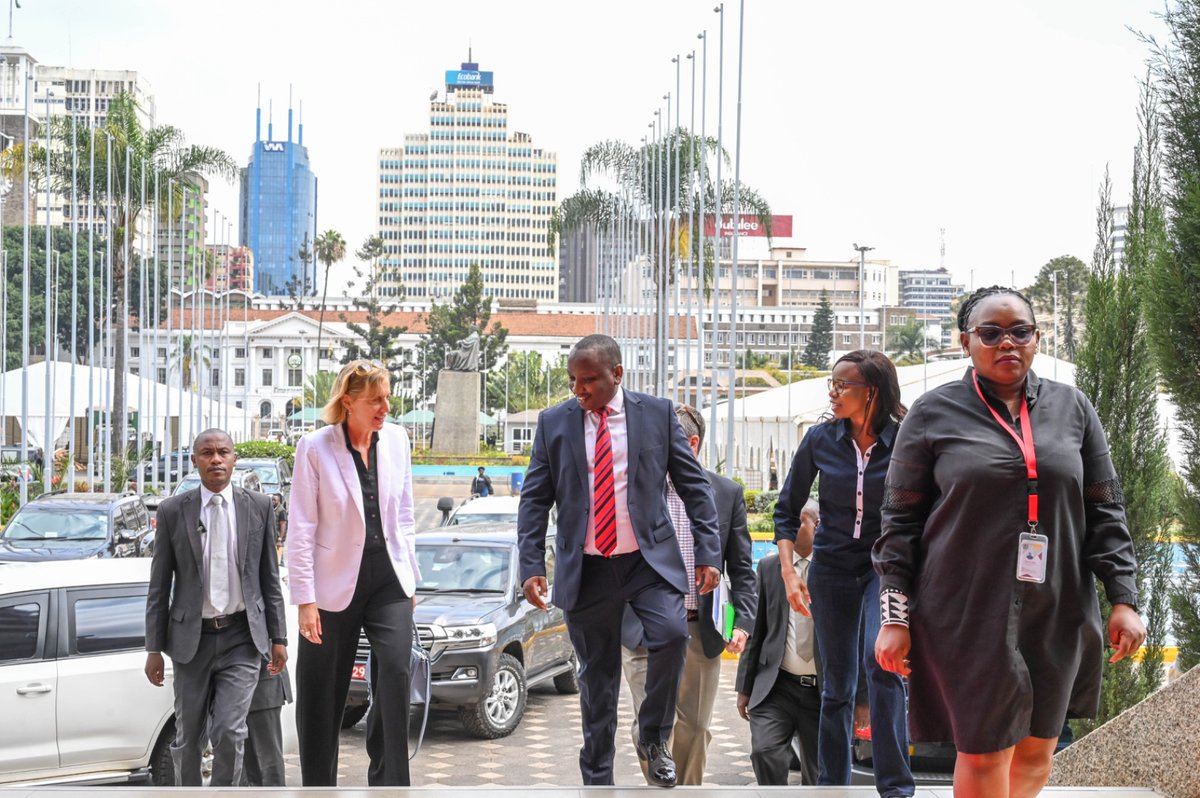 Karibu Kenya Madam Ambassador! 
The KICC team was delighted to welcome <a href="/USAmbKenya/">Chargé d’Affaires Susan M. Burns</a>, charge d’affaires Susan M. Burns as she officially calls Kenya her new home! What better way to kick things off than with a breathtaking 360° view of Nairobi from our iconic KICC Helipad
#kicc