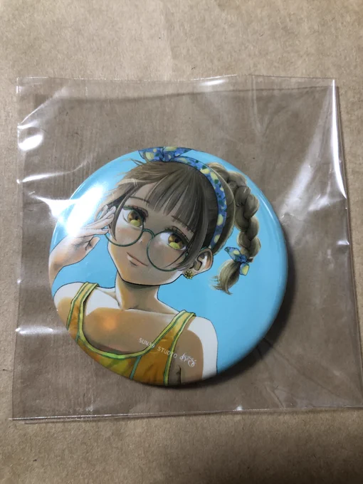 先ほど缶バッチが届きました! これ付けてる人を見つけたら、何かサービスしたいです!近々9月7日のコミティアに(客で)出没予定です 宣伝失礼しました ↓販売はXfolioのショップにて