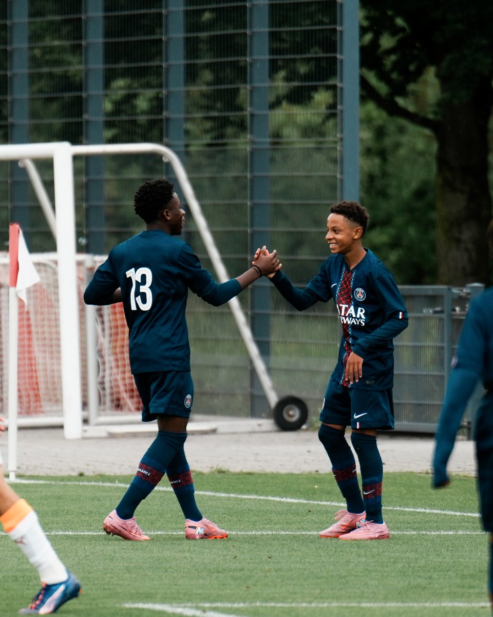 Im Parallelspiel der Gruppe A gewinnt Paris Saint-Germain mit 4:1 gegen Galatasaray Istanbul. 🙌

Alle Infos im Liveticker 👉 fcbayern.com/HFnH

#U15EliteCup
