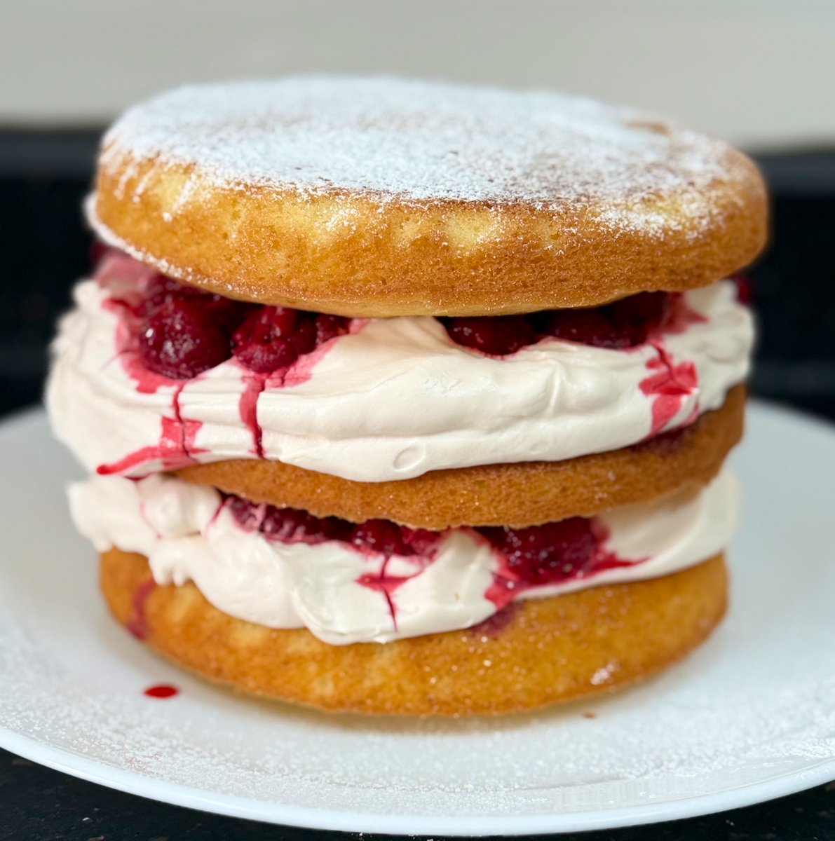 bethlovesthesea's tweet photo. Cheese scones and a Victoria sponge for afternoon tea today #bakingwithbeth https://t.co/PQMSsYIErX