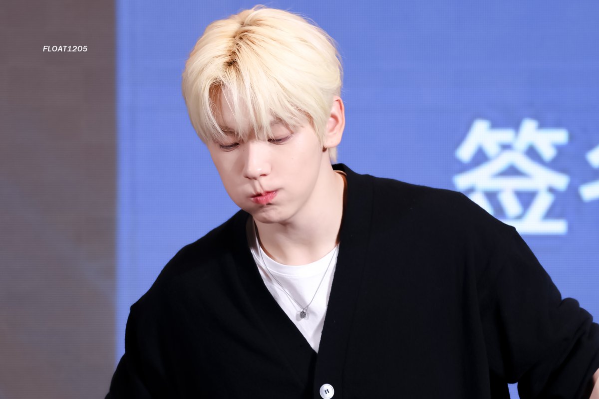 250904
만두👈🏻👈🏻👈🏻

#수빈 #SOOBIN 
#TOMORROW_X_TOGETHER 
#투모로우바이투게더