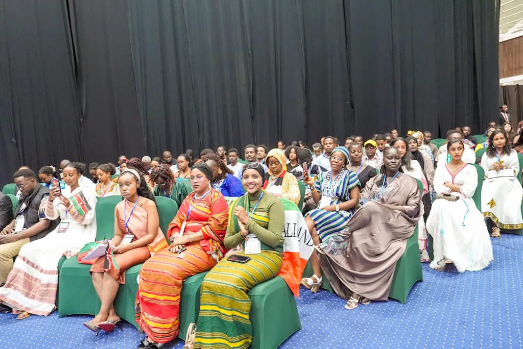 AtiklitAtnafu's tweet photo. Now underway in Addis Ababa, the African Youth Climate Assembly is mobilizing young leaders to drive sustainable development and a greener future for the continent, paving the way for the second African Climate Summit.
@GHessebon 
@FitsumAdela https://t.co/ps5IUOxdkp