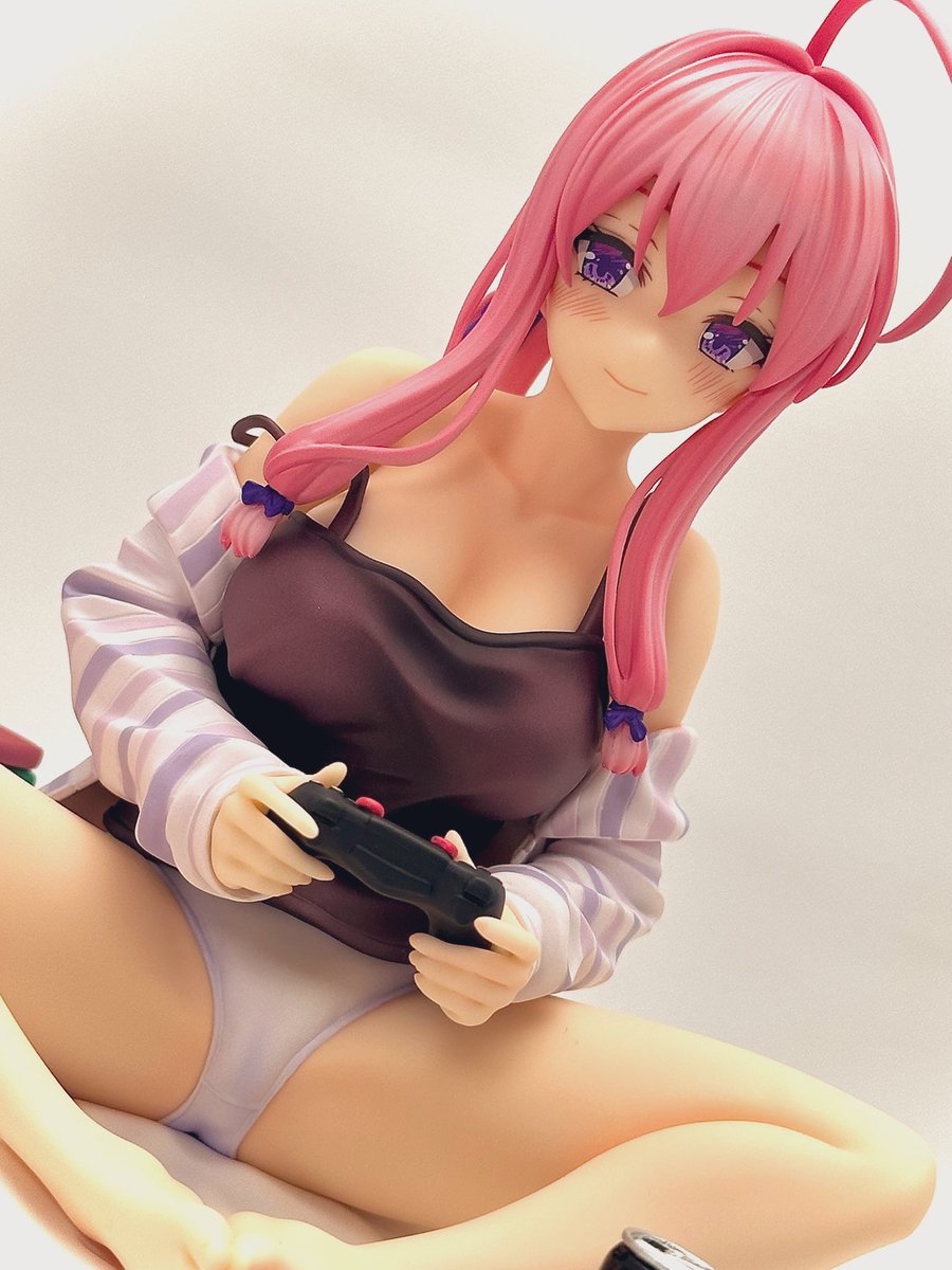 ニートくノ一BD(というか特典フィギュア)到着!
ゲームにお熱でだいぶだらしないしづり
上脱いだ差分まで完備💕🤫 