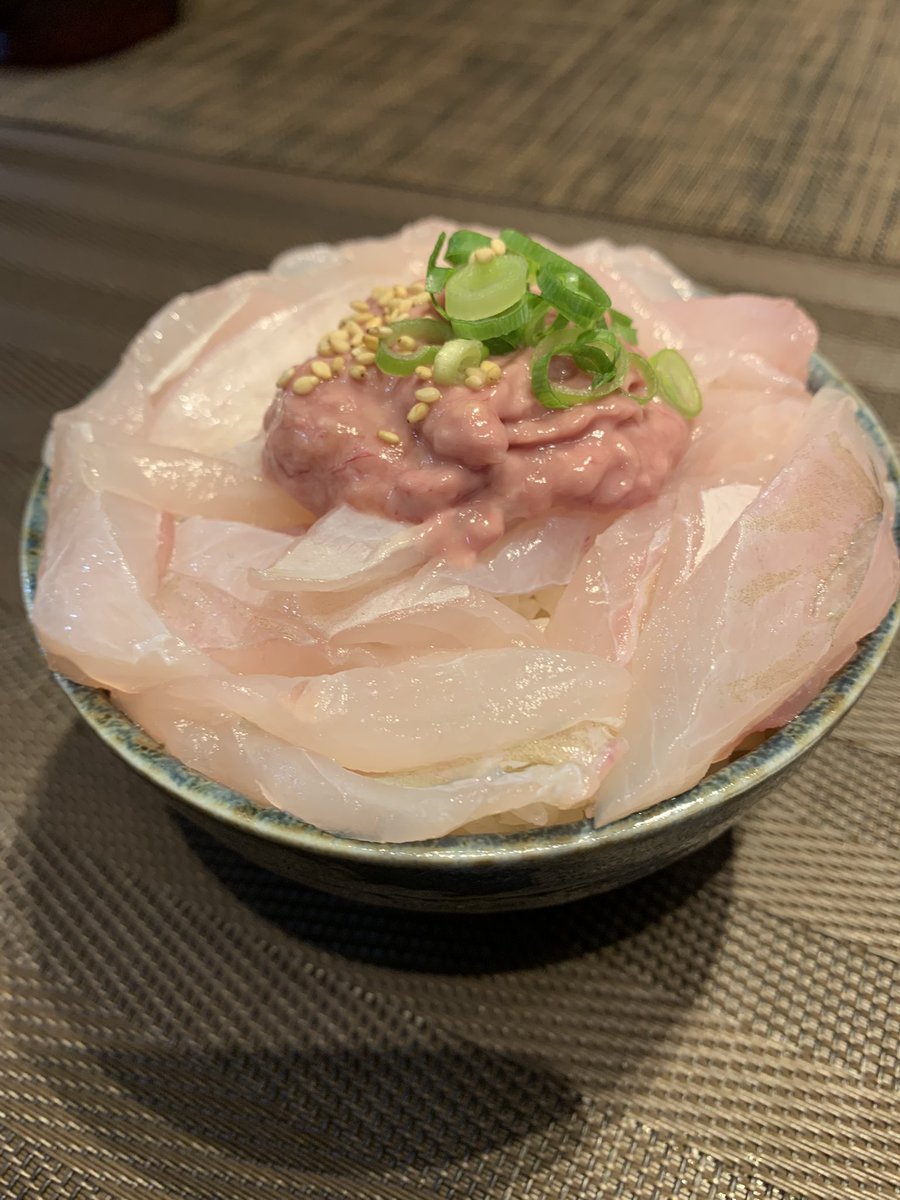 skanayaneko's tweet photo. カワハギ丼出来上がり。濃厚な肝が決めて🤗 https://t.co/G66aXIRe0A