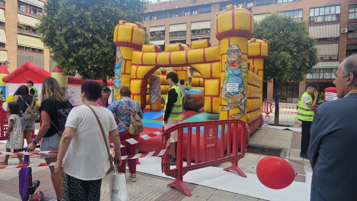 🎉 Hoy hemos estado los compis de <a href="/X_Alcorcon/">X_Alcorcón</a> en las jornadas lúdicas para los mas peques!😅  
Gracias a <a href="/DanceAlcorcon/">DanceFactoryAlcorcon</a> por montar este fiestón, y al <a href="/FEMENINALCORCON/">FEMENINO ALCORCÓN</a> 🏀 y <a href="/RugbyAlcorcon/">Alcorcón Rugby</a> 🏉 por hacer que los niños disfruten en estas fiestas.
Un abrazo
#Alcorcón