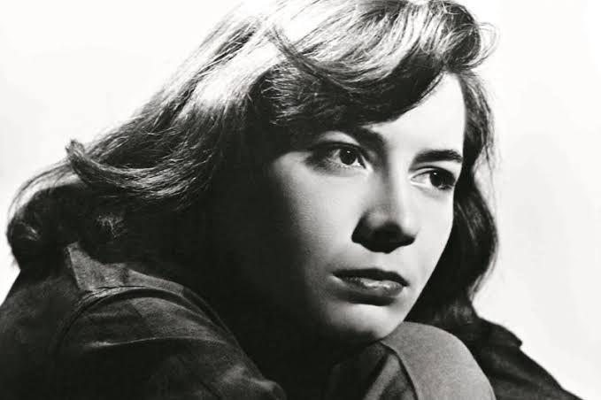 "¿Por qué es melancólica la gente creativa? Porque no tienen el estricto marco de comportamiento al que se ciñen los demás. Son hierba a merced del viento, mecida de aquí para allá, aplastada, a veces, contra el suelo".

Patricia Highsmith