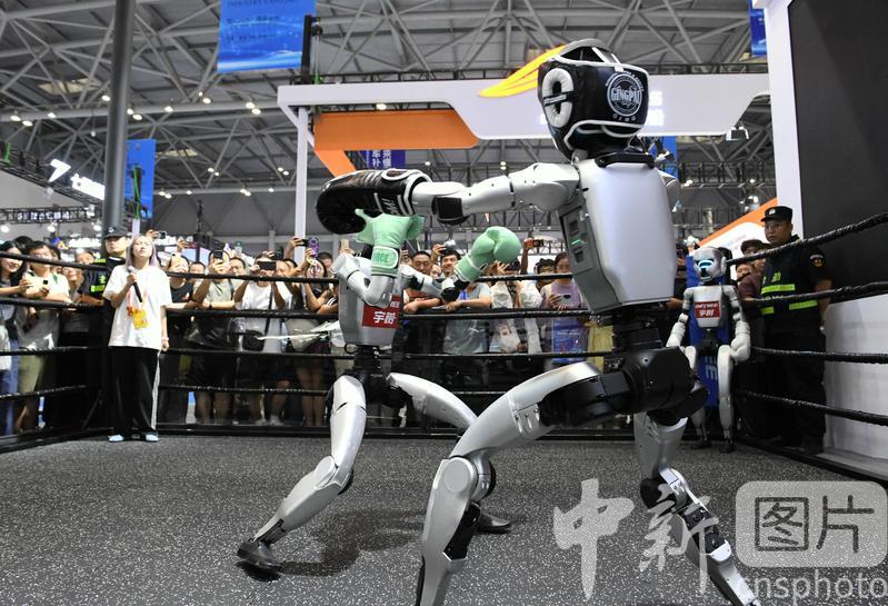 photo_cns's tweet image. A robot boxing game is held at the booth of Unitree in the venue of the World Smart Industry Expo 2025 in Southwest China's Chongqing, Sept 5, 2025. (Photo by Zhou Yi/CNSPHOTO)
#robotboxing #game #Unitree #WorldSmartIndustryExpo2025 #WorldSmartIndustryExpo #Chongqing