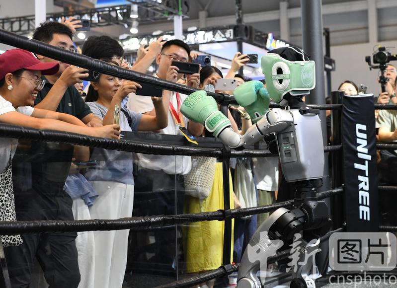 photo_cns's tweet image. A robot boxing game is held at the booth of Unitree in the venue of the World Smart Industry Expo 2025 in Southwest China's Chongqing, Sept 5, 2025. (Photo by Zhou Yi/CNSPHOTO)
#robotboxing #game #Unitree #WorldSmartIndustryExpo2025 #WorldSmartIndustryExpo #Chongqing