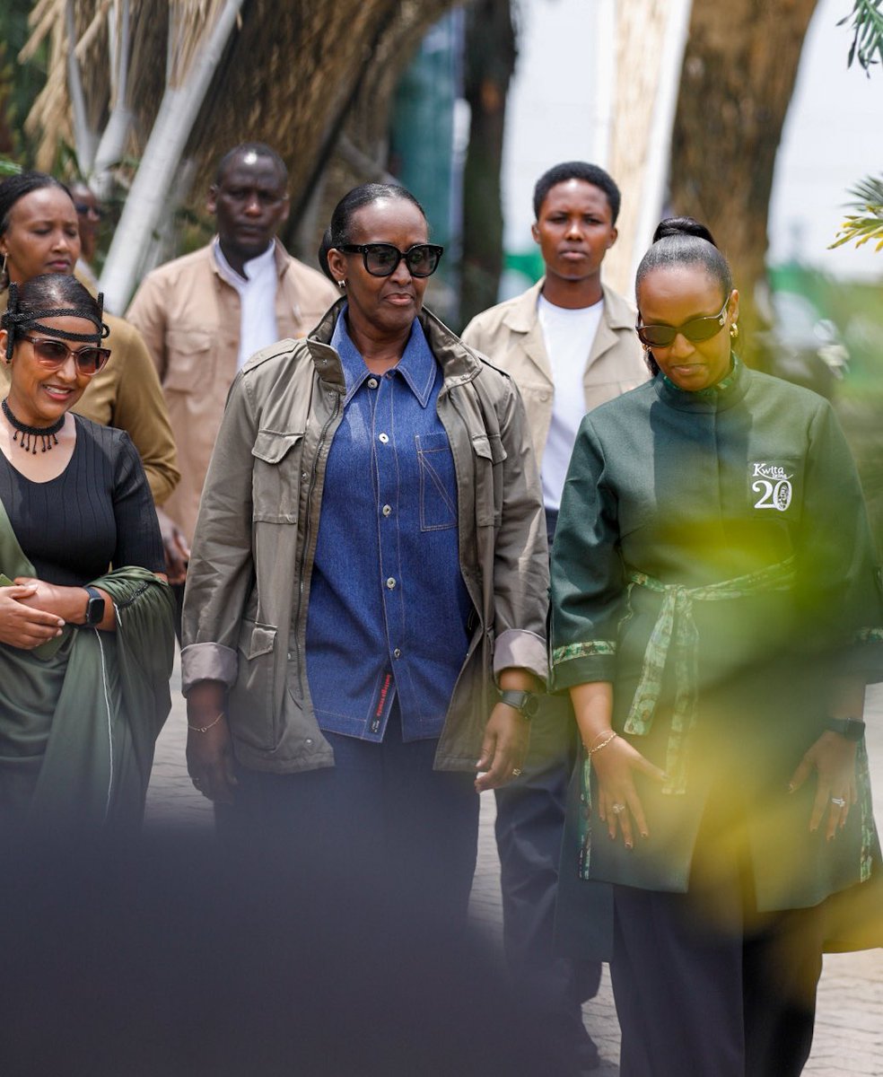 Nyakubahwa  Madamu Jeannette Kagame ageze hano mu Kinigi ahagiye kubera umuhango wo #KwitaIzina20

🏃 Nkigendera